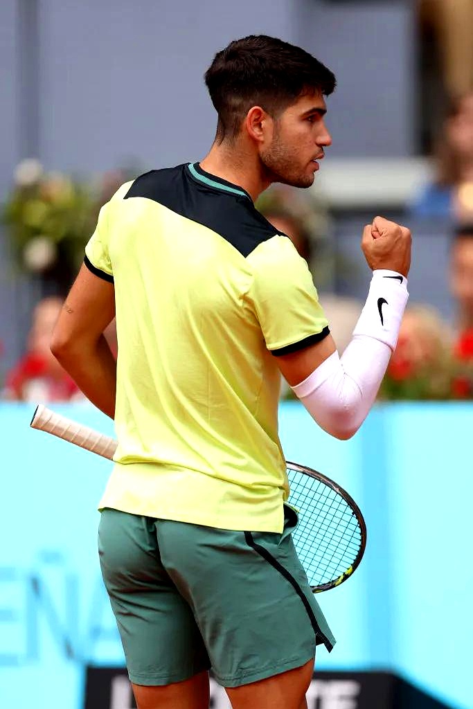 法国杯赛程吃紧，费耶诺德赛前豪取连胜，压力陡增，轮换策略成焦点的简单介绍