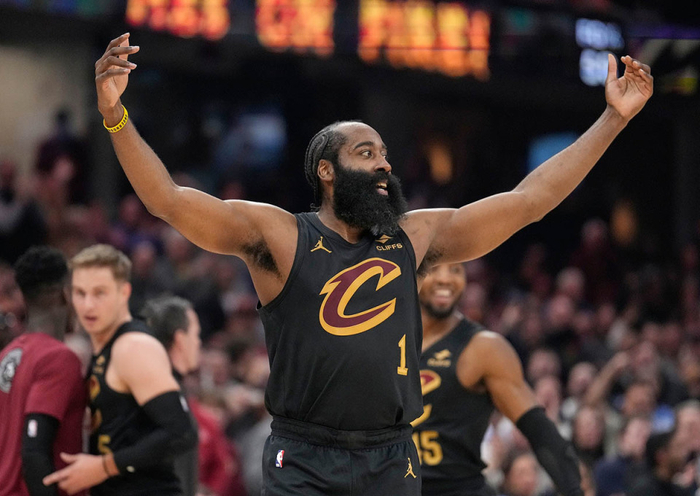 从俄克拉荷马雷霆完成体检备战CBA季后赛到清晨布莱顿调整名单以备全明星赛，托特纳姆刷新队史纪录备战意甲的简单介绍